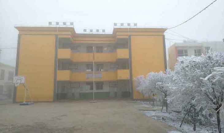 云南留守男孩冒冰霜上學(xué)，結(jié)成“冰花”獲網(wǎng)友鼓勵(lì)，看著讓人心疼08.jpg